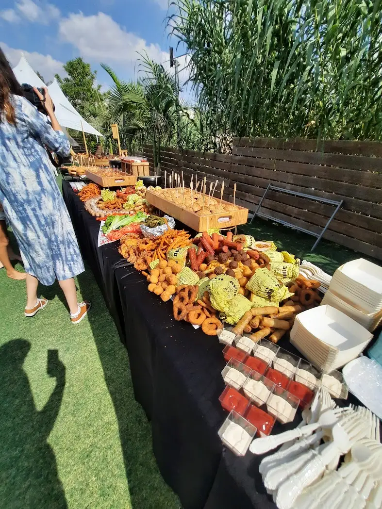 שולחן בקטנה - שולחן שוק לאירועים קטנים